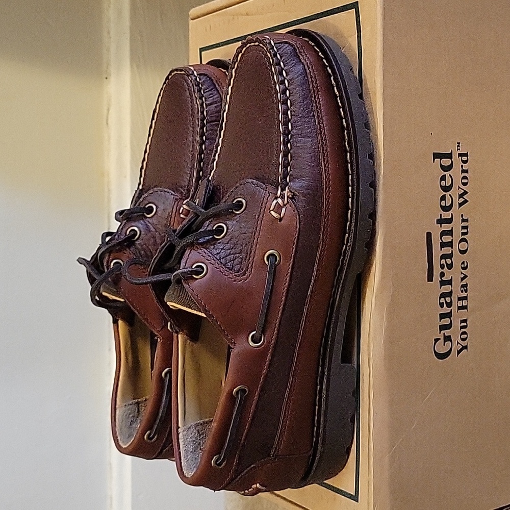 L.L. Bean Allagash Bison Oxford, Mens 9 W, in Raisin color